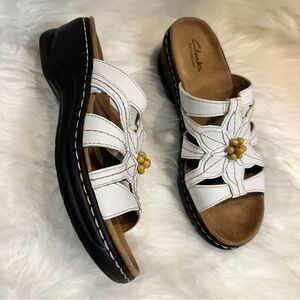 Clarks Lexi Myrtle Leather Slip On Bead Detail White Size 8 Wedge Sandals